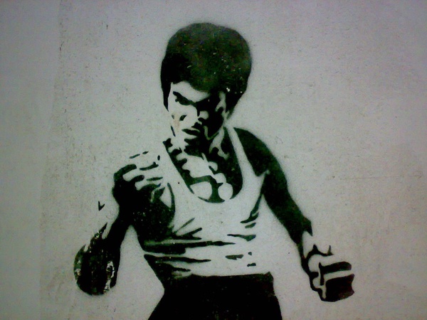 Bruce Lee na malunku naściennym w Gruzji (fot. Giga Paitchadze)