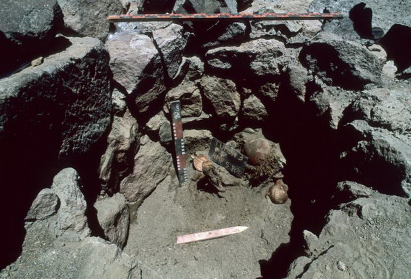 Wykopaliska grobu chłopca fot. Johan Reinhard