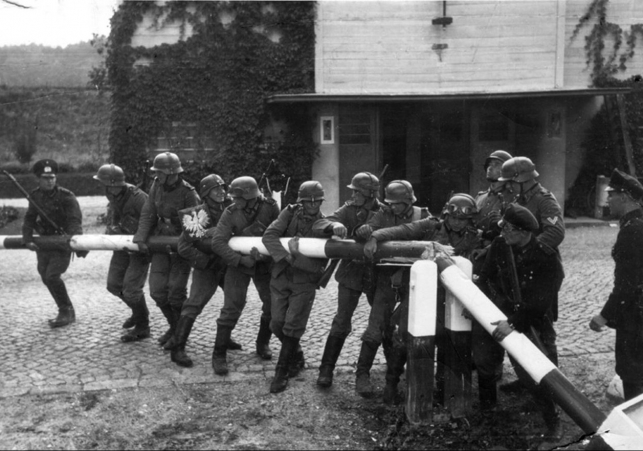 Danzig Police at Polish Border (1939-09-01)