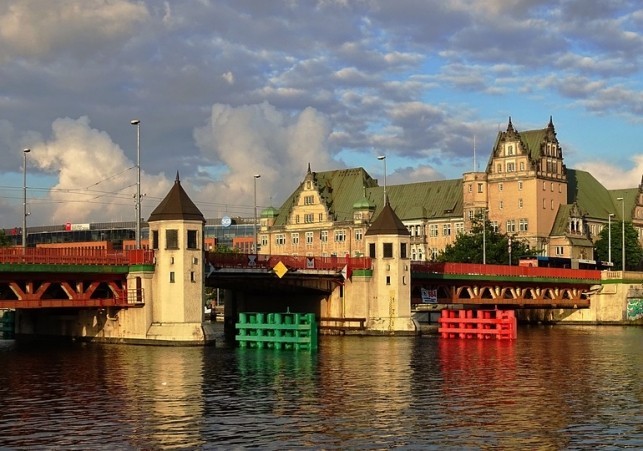 zamkowe mury w szczecinie